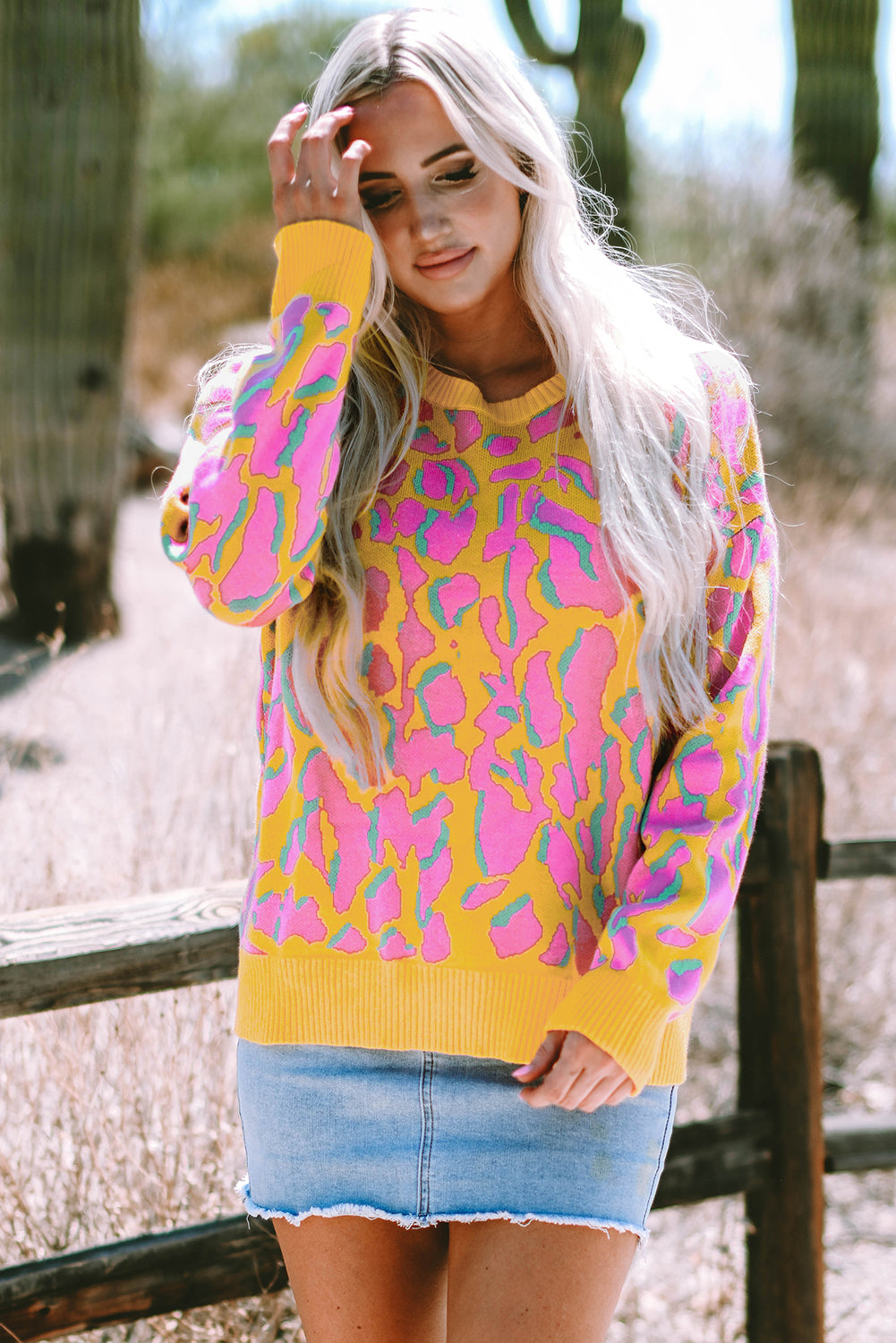 Pull ample a bordure côtelée et imprimé abstrait