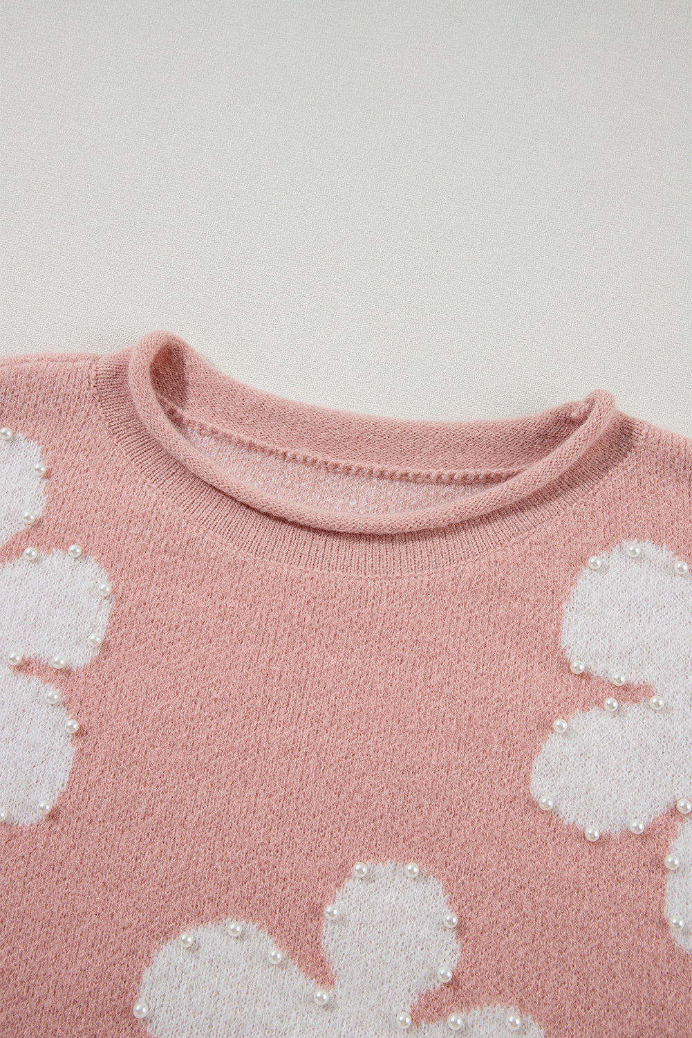 T-shirt pull a bords vieillis et fleurs perlées