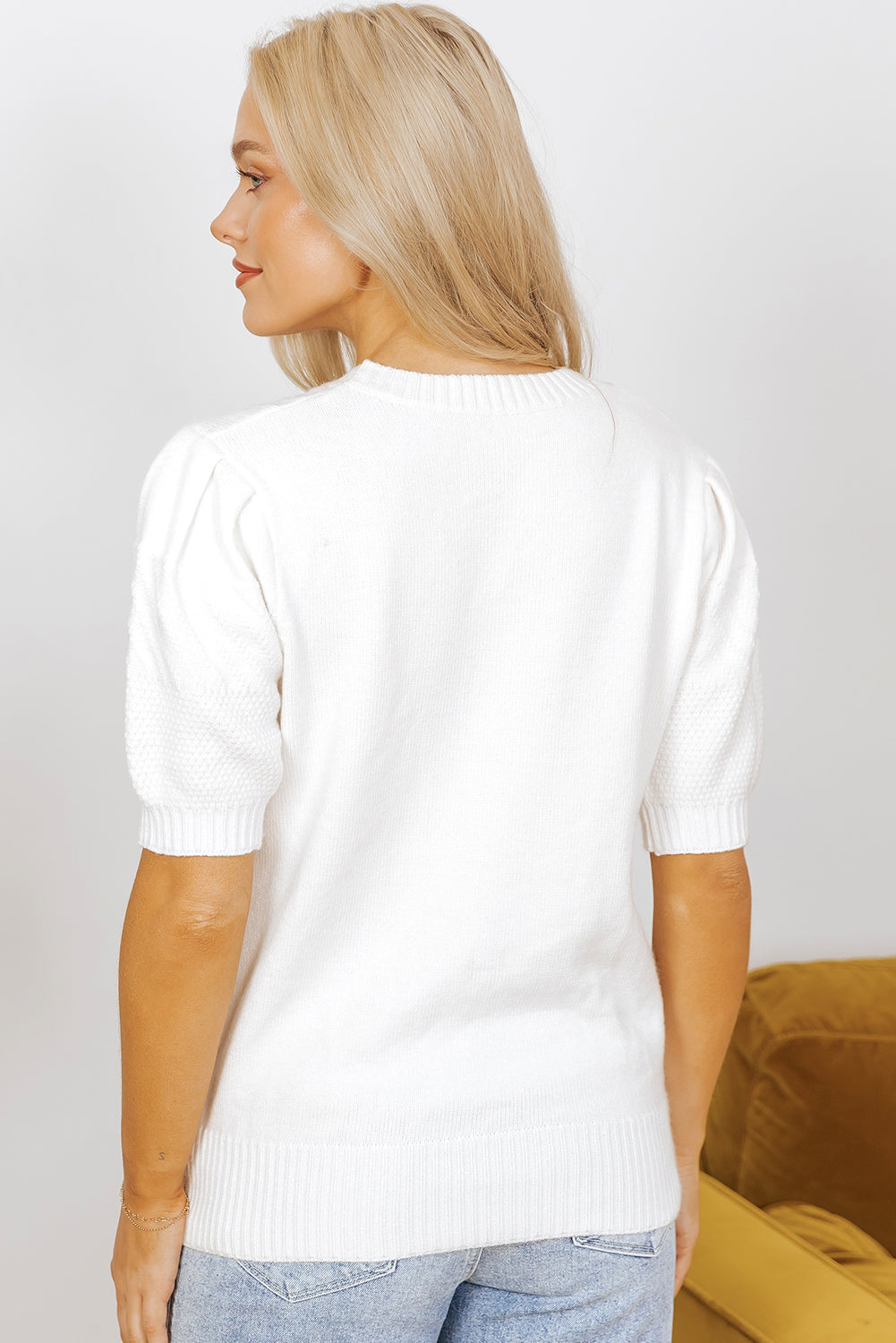 Pull a manches courtes en tricot torsadé avec surpiqûres multicolores
