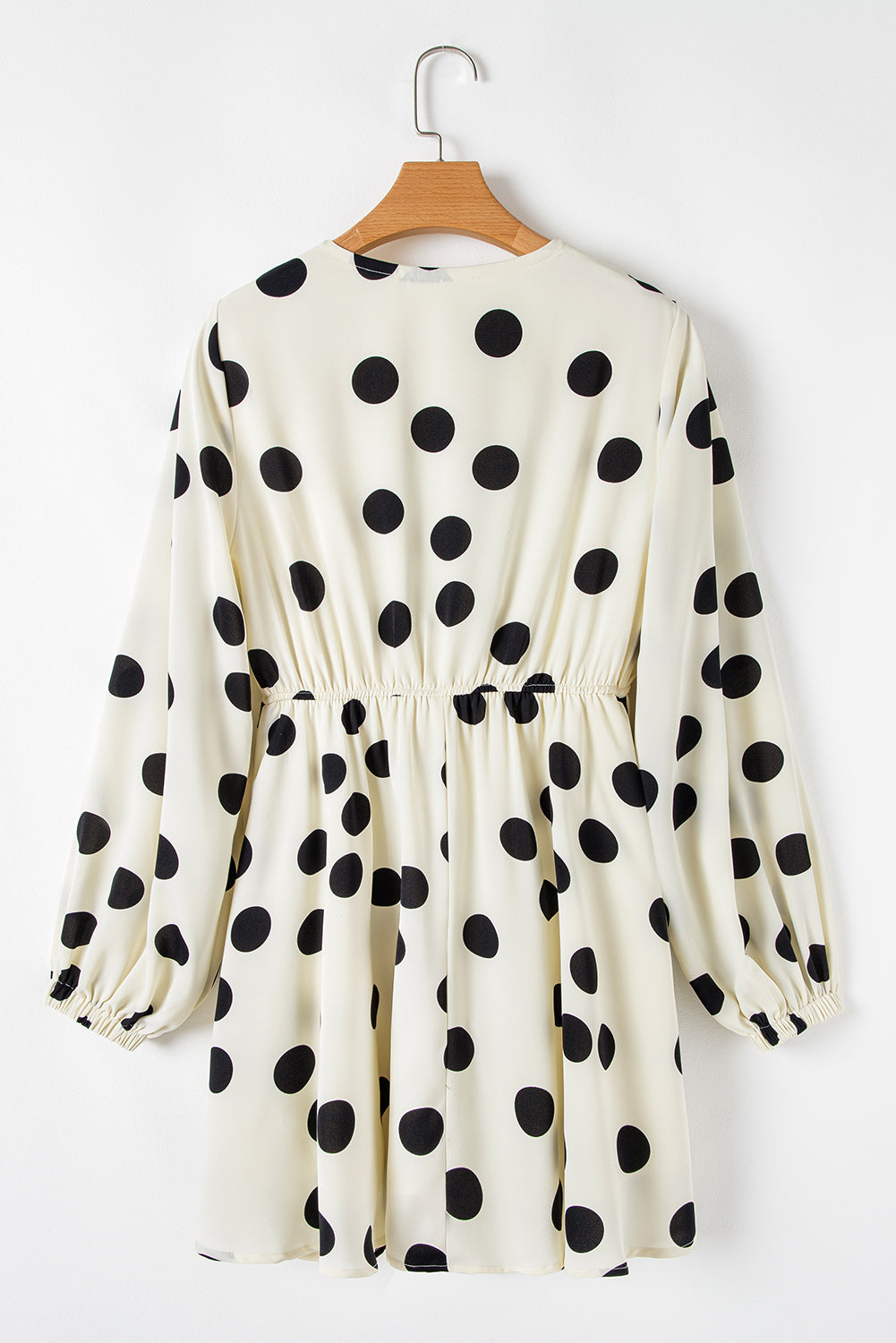 Mini-robe à pois, col en V, manches bouffantes et surplis