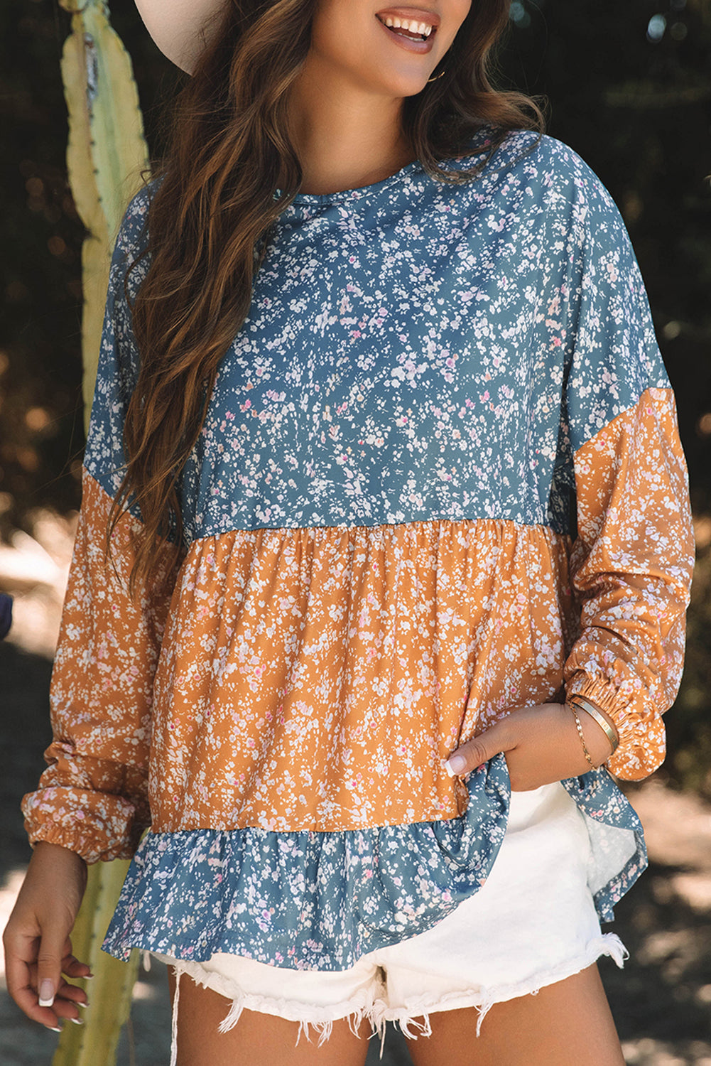 Blouse florale a col rond et ourlet a volants en patchwork de blocs de couleurs