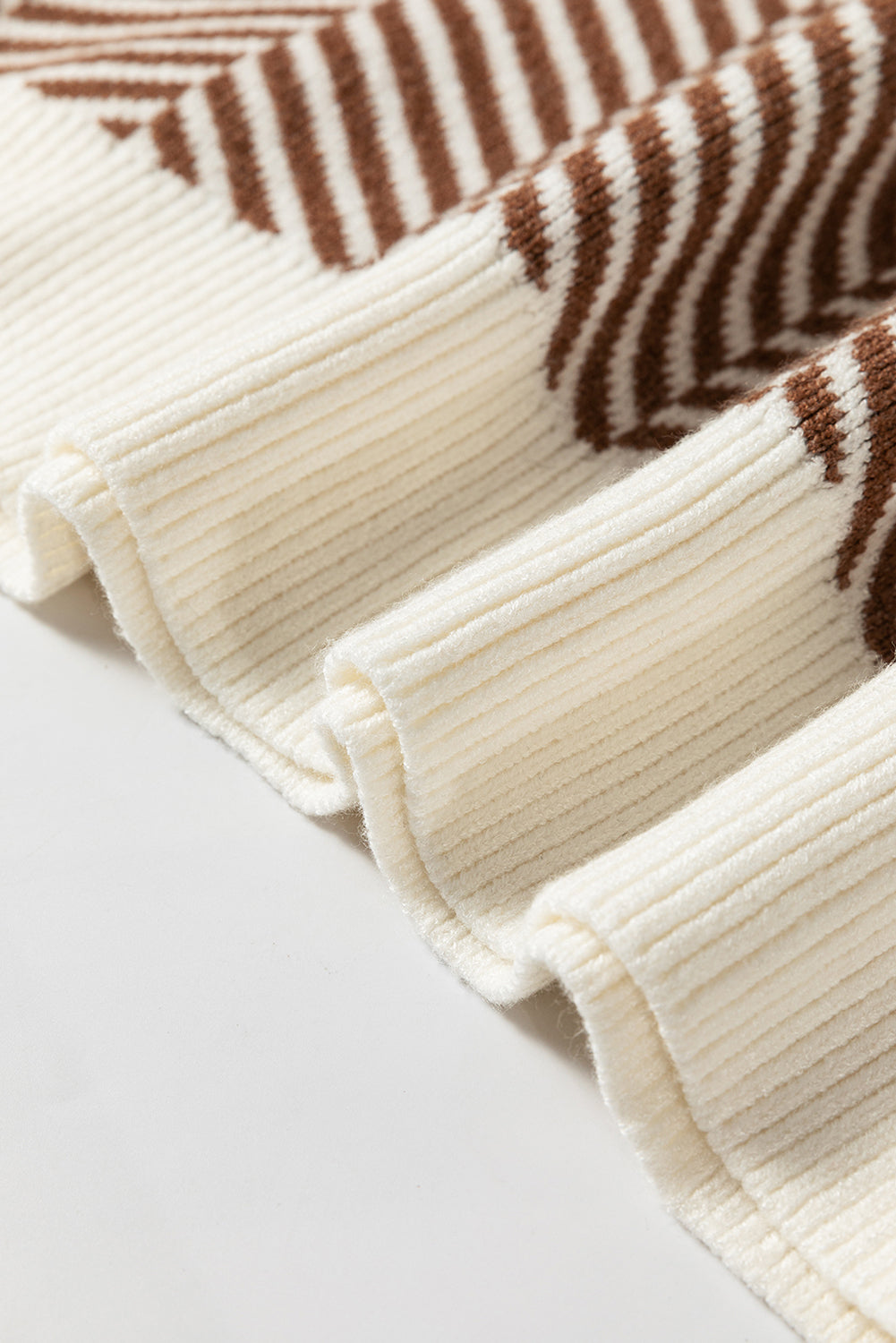 Pull a épaules tombantes et col rond a bords contrastés