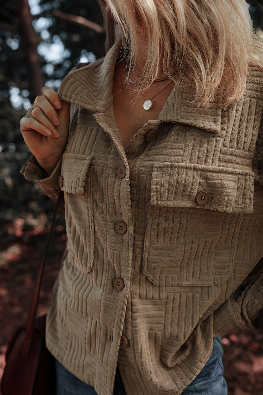 Veste boutonnée texturée avec poche poitrine