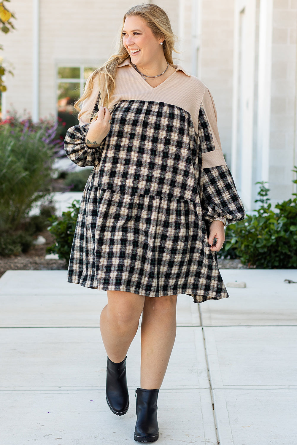 Mini-robe a carreaux en tricot gaufré avec col en V et col en V, grande taille