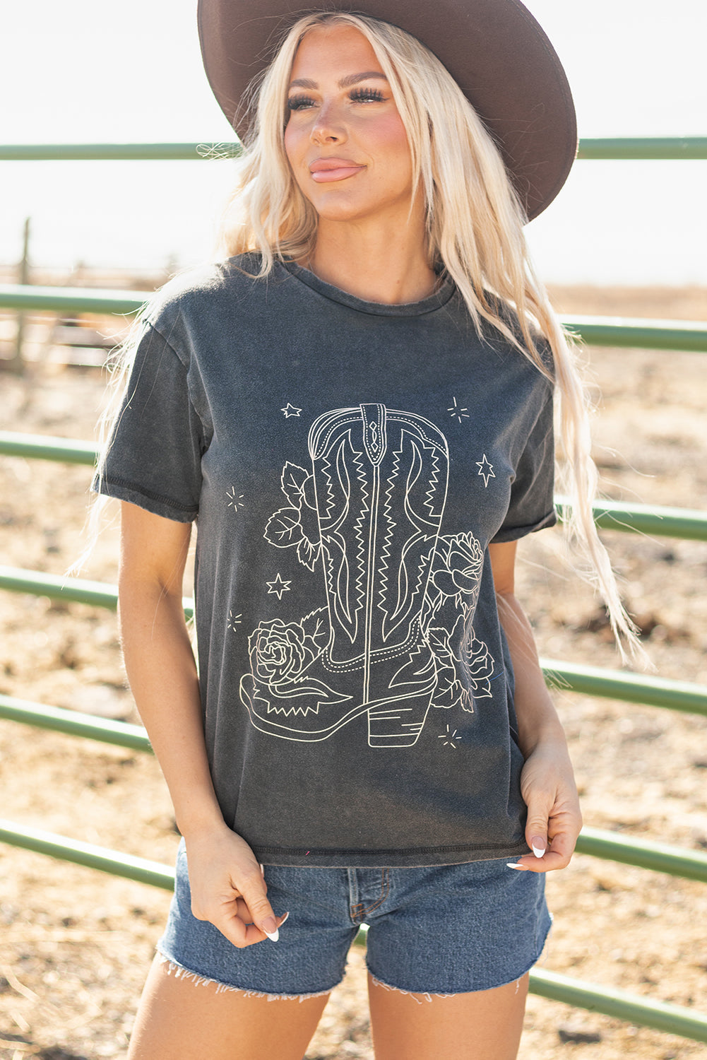 T-shirt graphique avec bottes de cowboy western