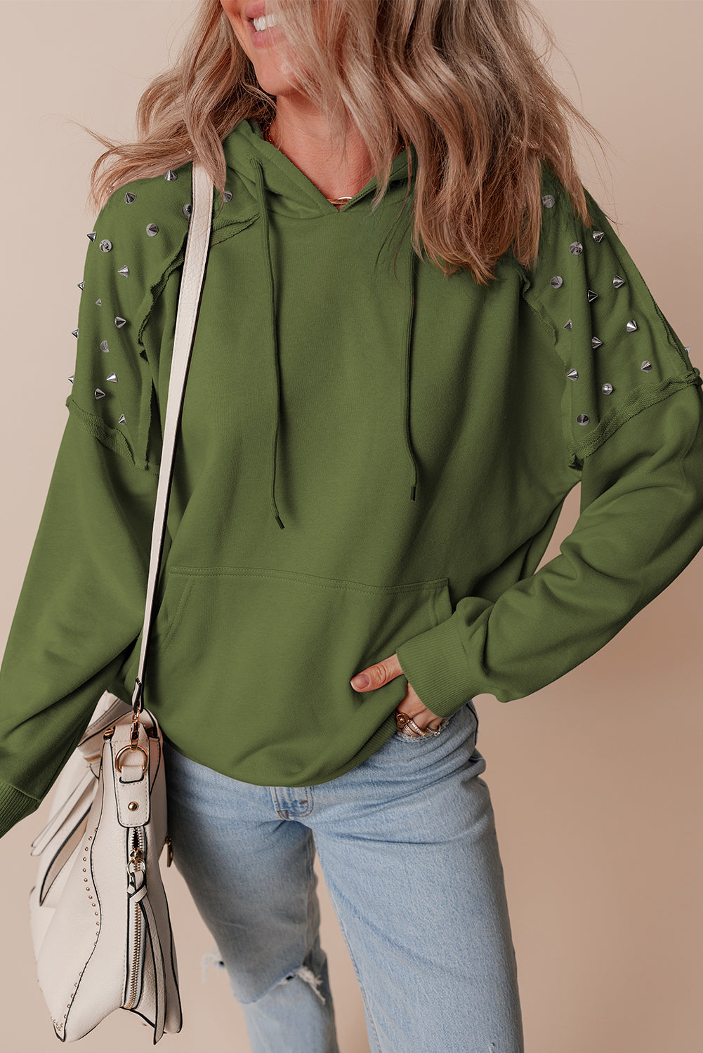 Sweat à capuche à manches raglan et rivets de couleur unie avec poche