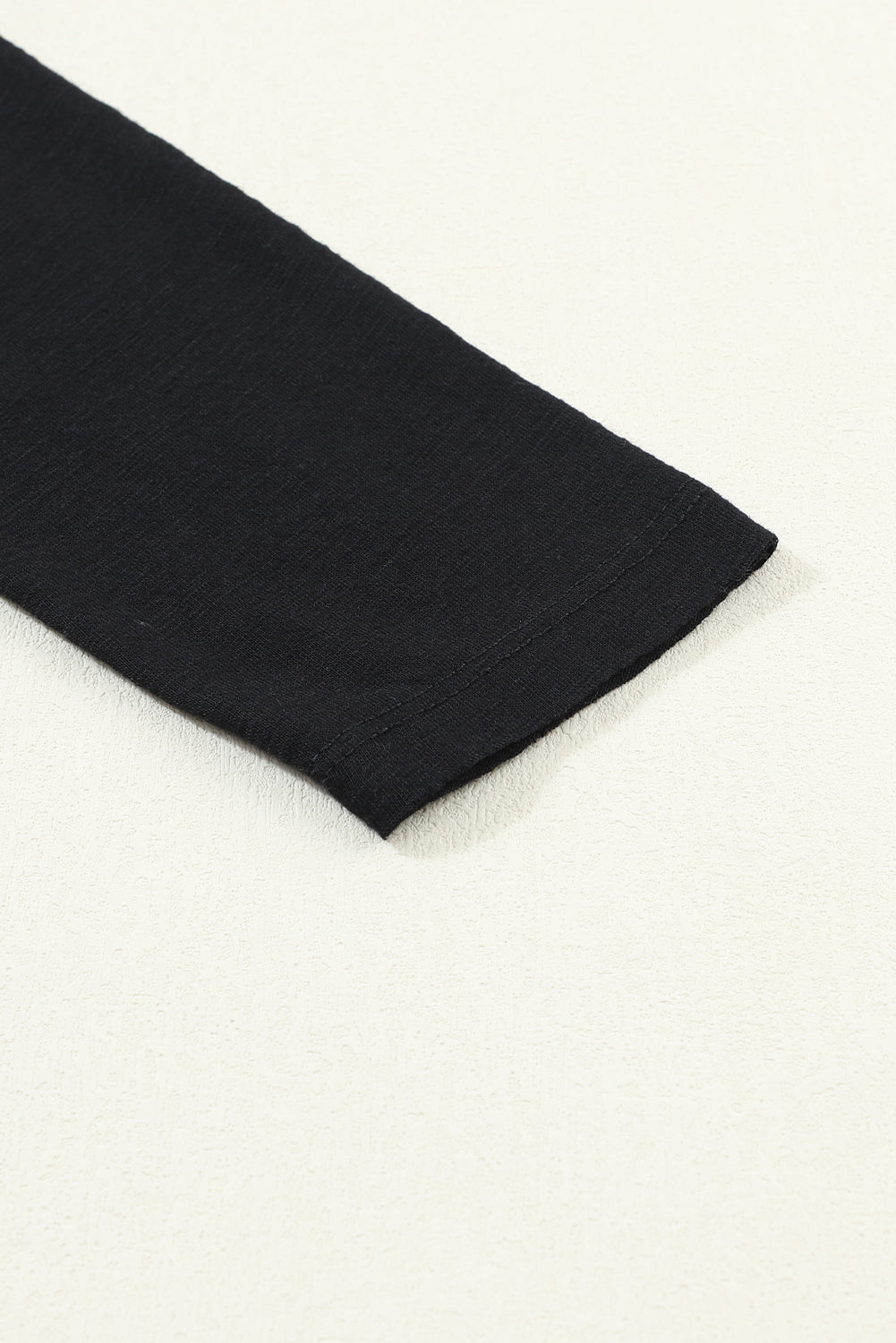 T-shirt à manches longues et couture centrale à col en V