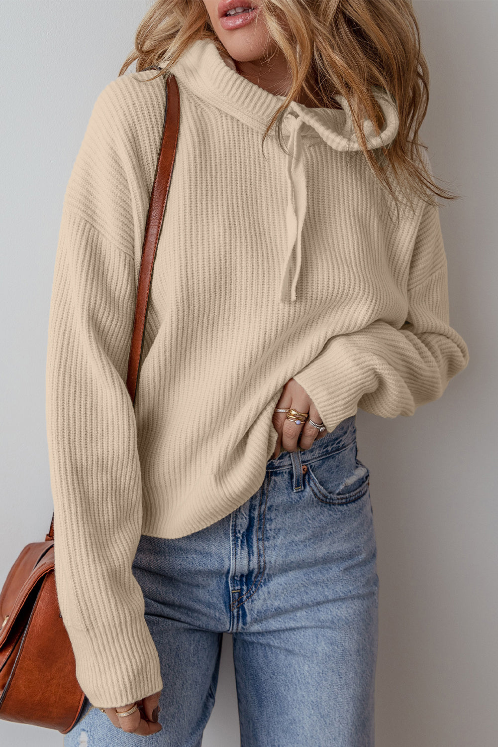 Pull a capuche avec cordon de serrage et épaules tombantes de couleur unie