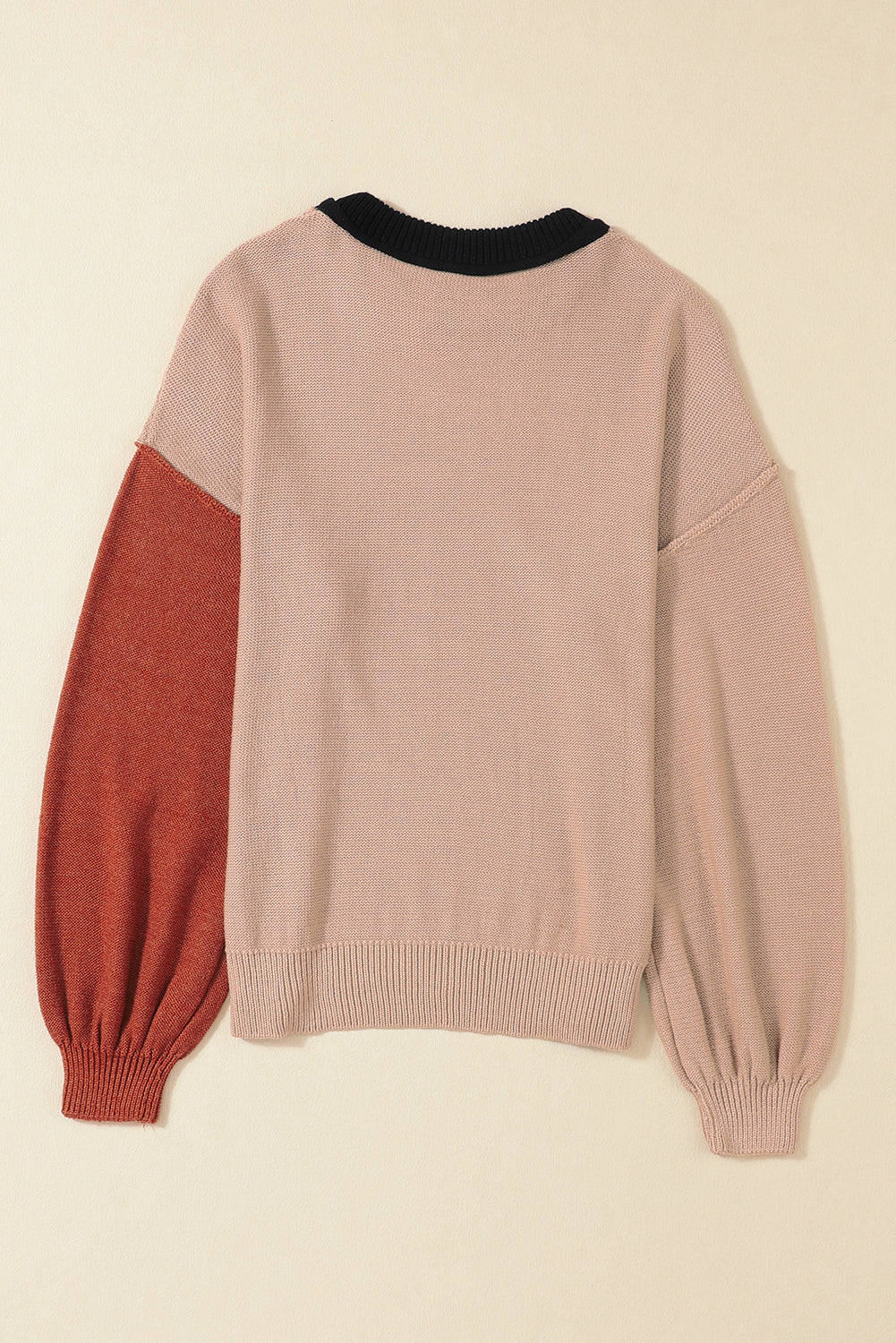 Pull à bordure côtelée et manches évêque color block
