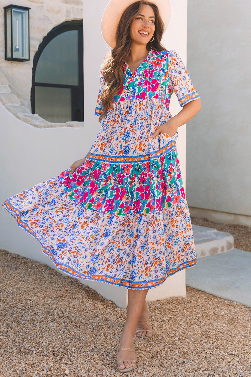 Robe à manches courtes et col fendu avec imprimé floral mixte