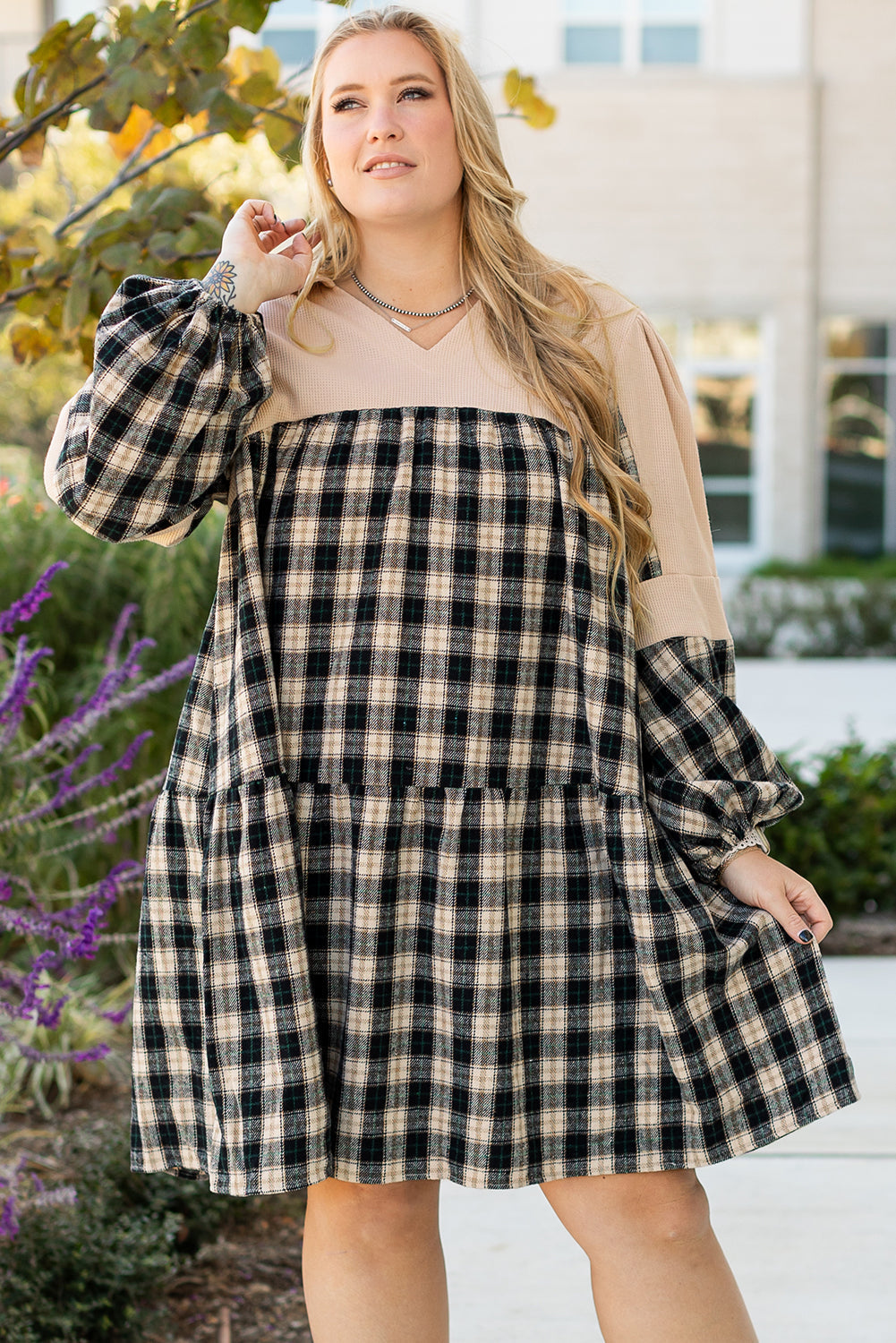 Mini-robe a carreaux en tricot gaufré avec col en V et col en V, grande taille