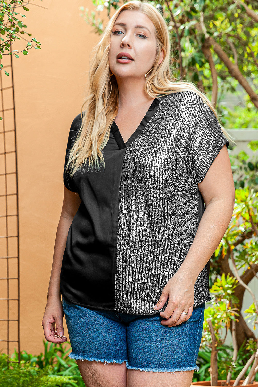 T-shirt Patchwork à Paillettes et Col en V de Grande Taille
