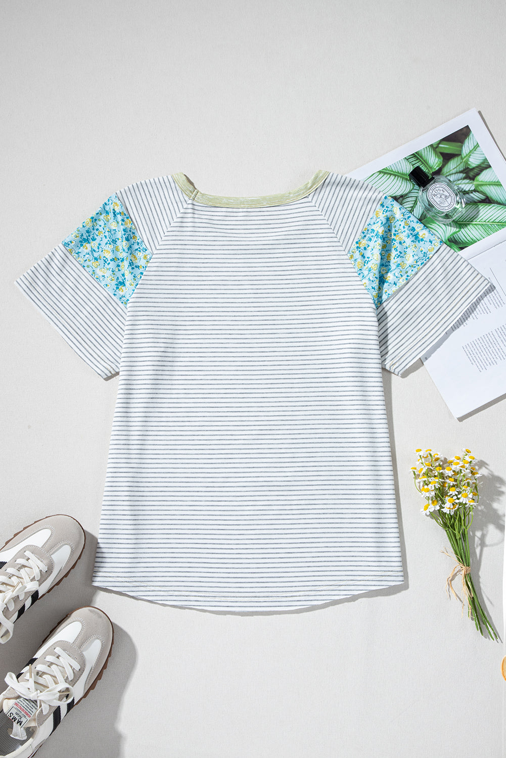 T-shirt à col rond contrasté avec manches à empiècements floraux