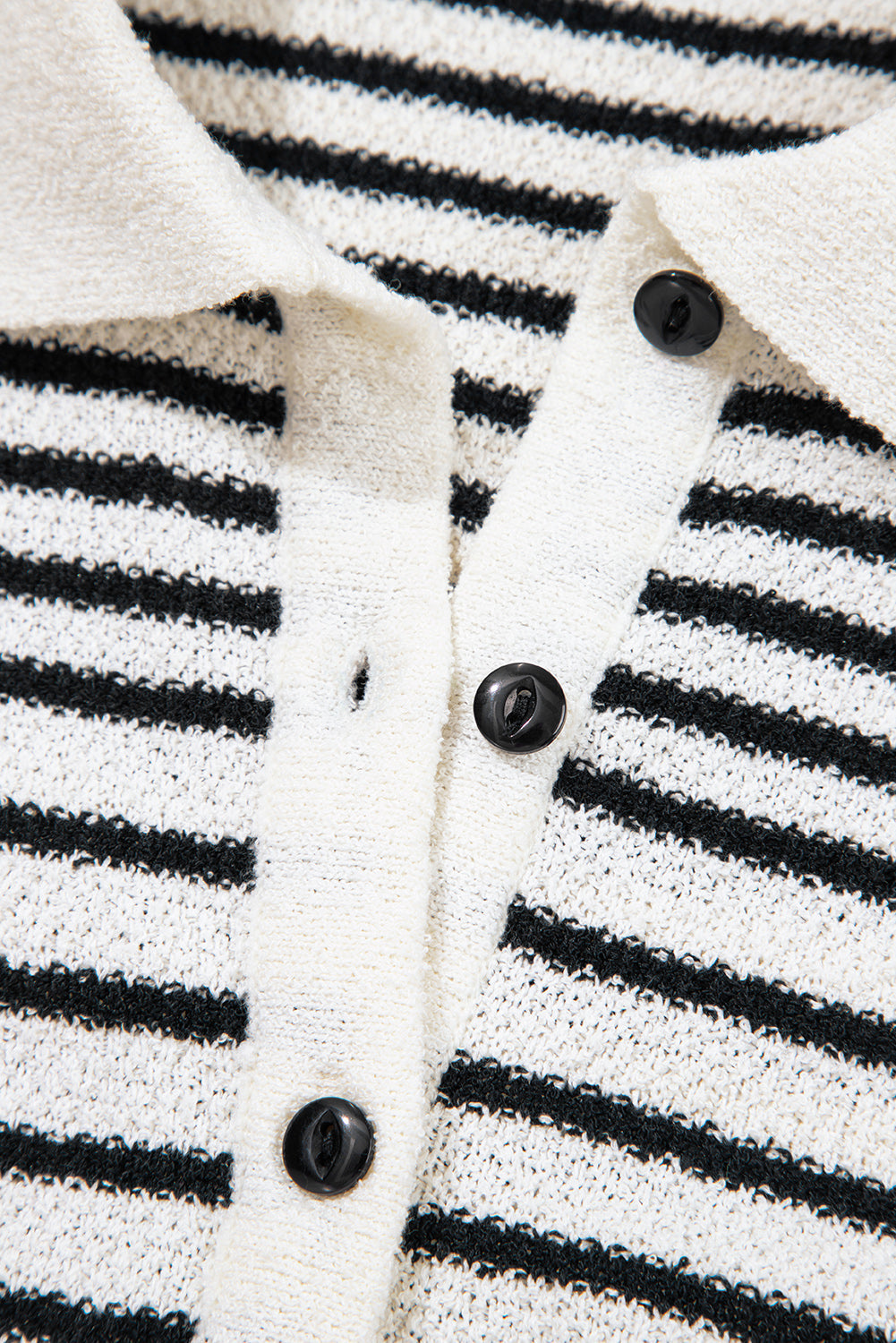 Robe pull moulante à rayures mixtes et demi-patte de boutonnage, manches courtes et col