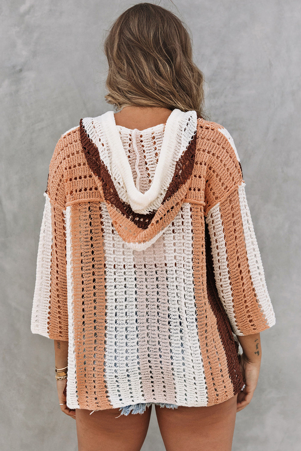 Pull à capuche rayé blanc à découpes color block