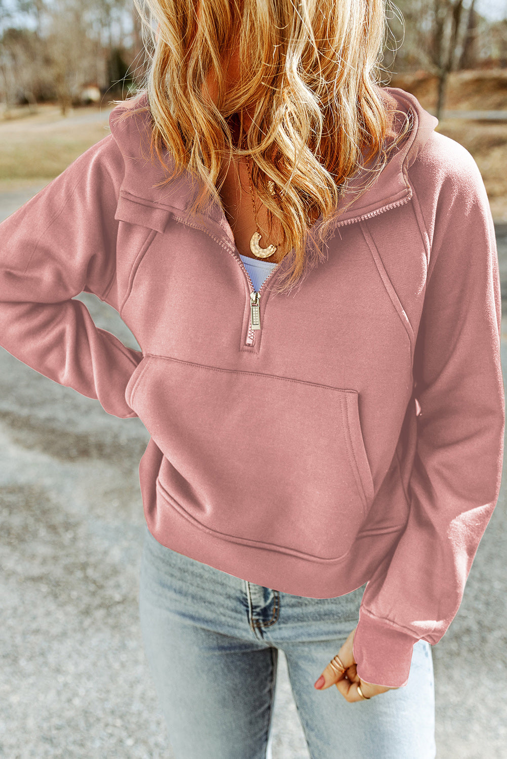 Sweat à capuche avec poche kangourou et quart de zip