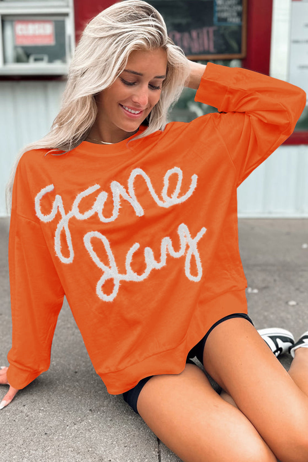 Tinsel Game Day - Sweat-shirt graphique a épaules tombantes