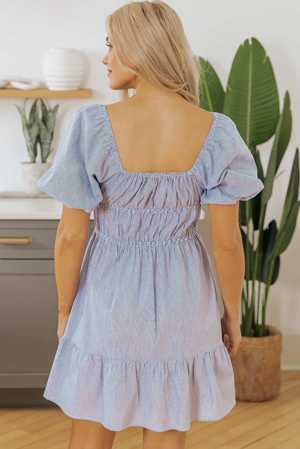 Robe babydoll à manches bouffantes, col carré, froncée et poches