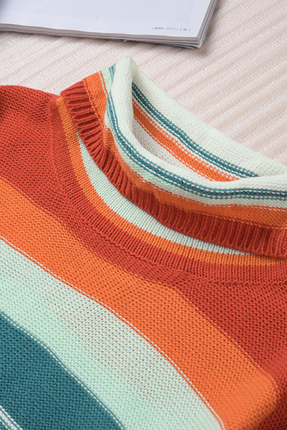 Pull en tricot à col bénitier et blocs de couleurs