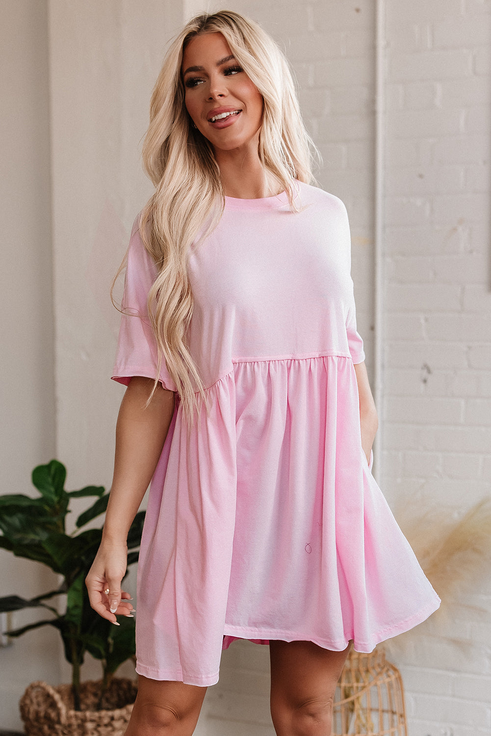 Robe babydoll unie à poches et bords bruts
