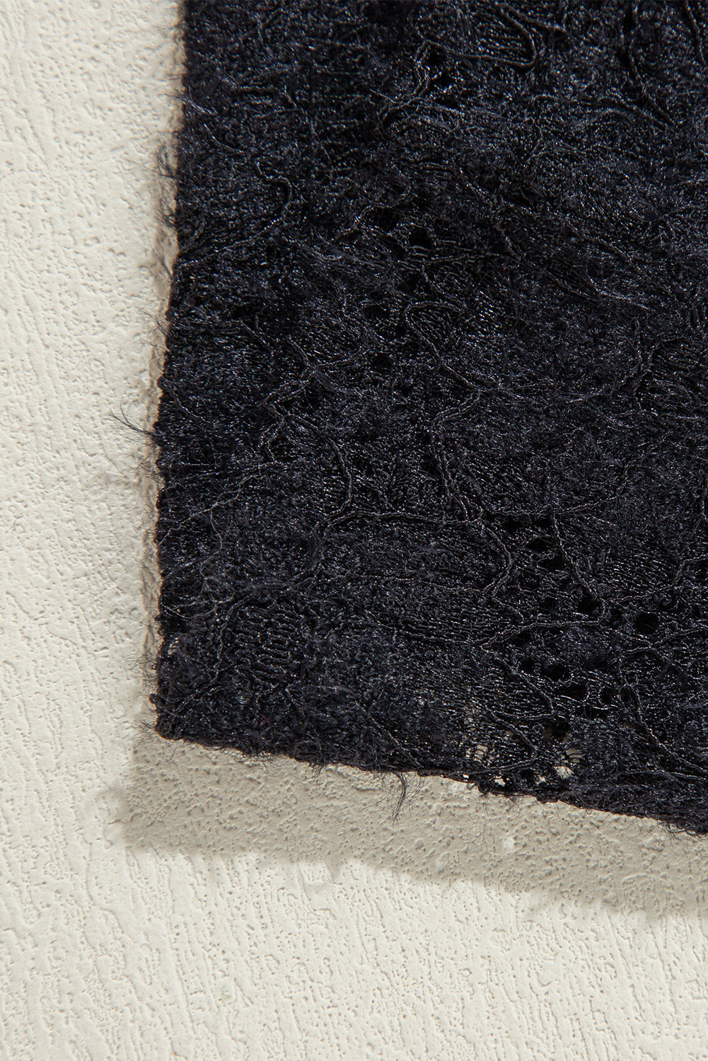 Haut a manches longues et col montant en dentelle florale