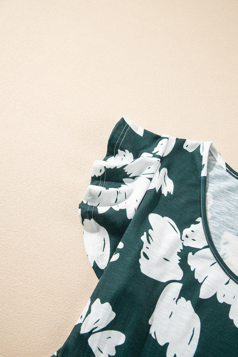 Mini-robe taille empire à imprimé floral et manches à volants