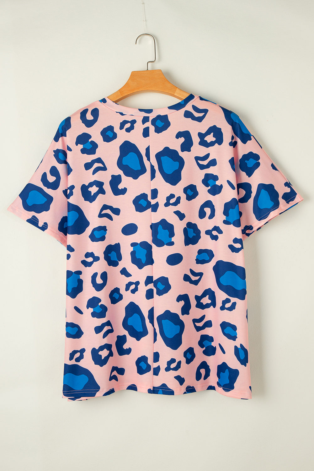 T-shirt grande taille à imprimé léopard et col en V
