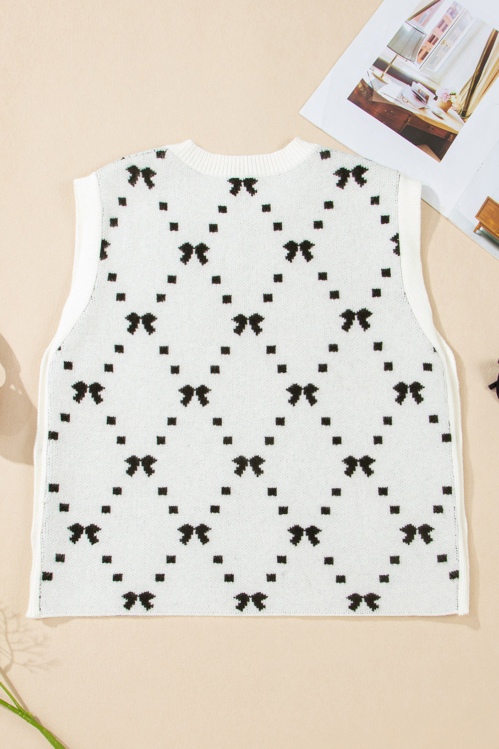 Gilet court boutonné à motif nœud sur le côté