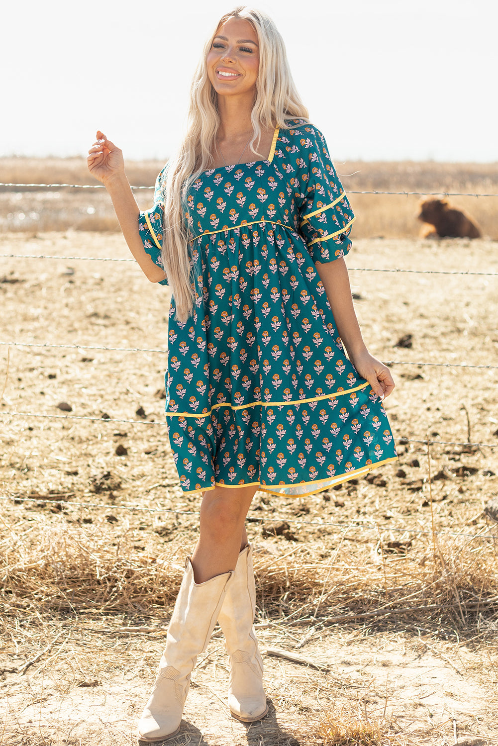 Robe à manches bouffantes et col carré avec bordures contrastées florales