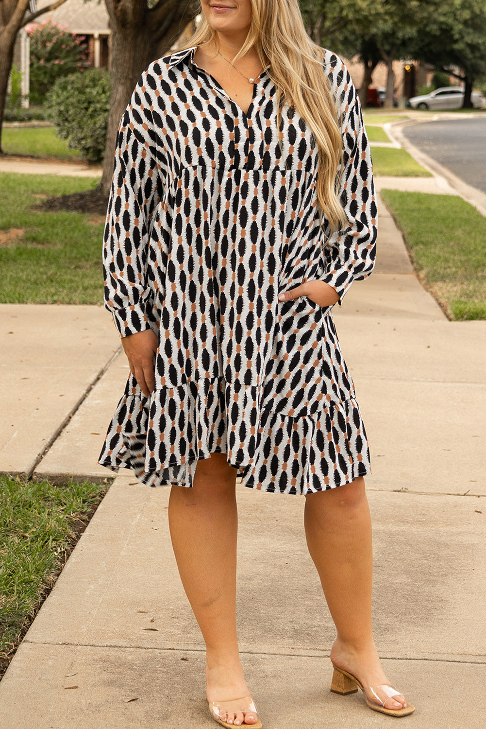 Mini-robe a col en V et imprimé géométrique de grande taille