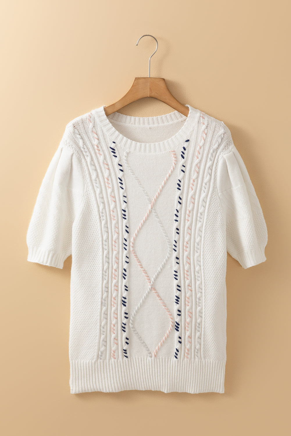 Pull a manches courtes en tricot torsadé avec surpiqûres multicolores