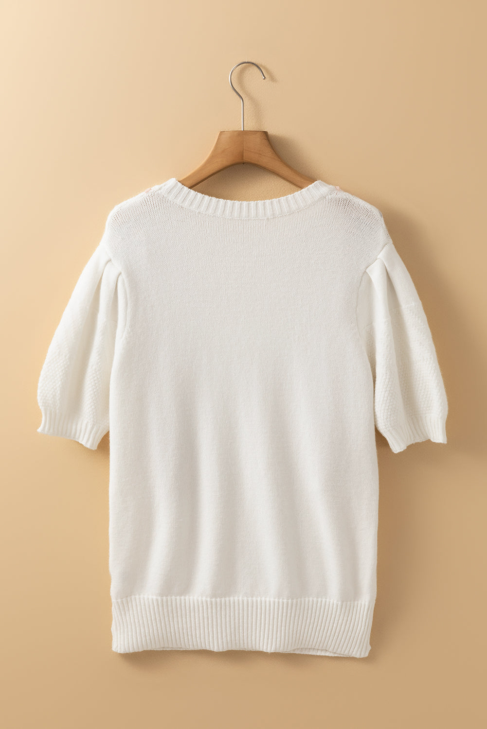 Pull a manches courtes en tricot torsadé avec surpiqûres multicolores