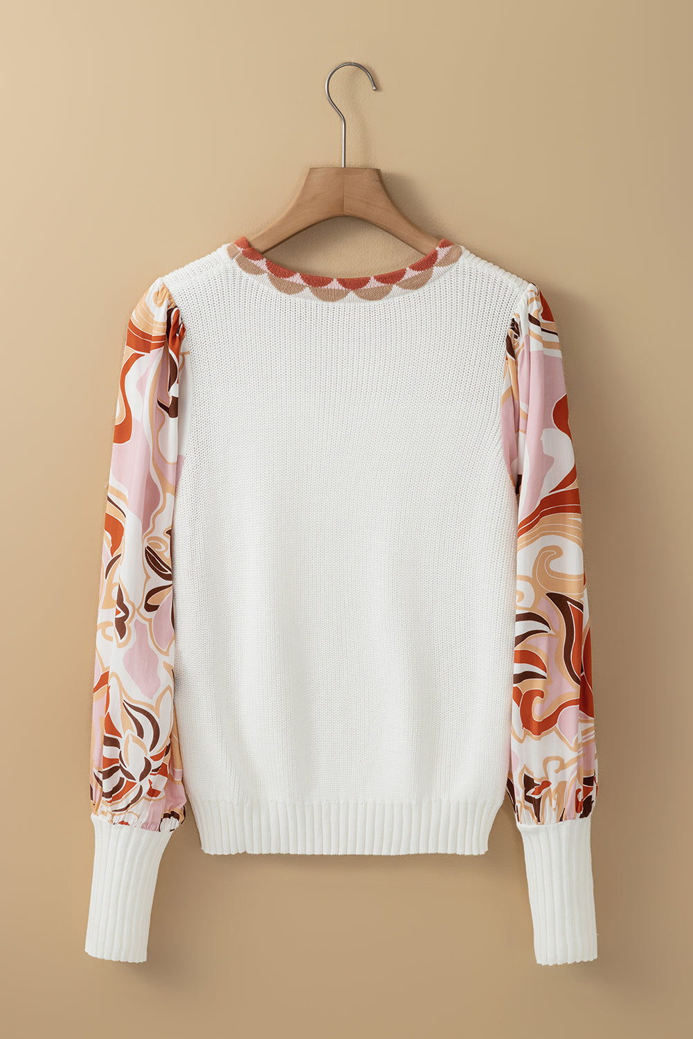 Pull a manches évêque et patch floral