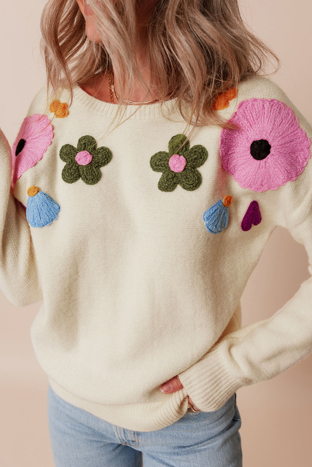 Pull tricoté à bords côtelés à motif floral