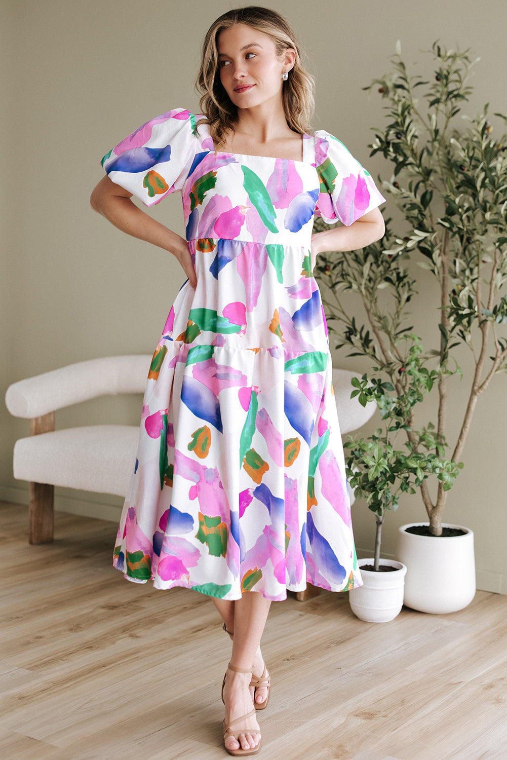Robe midi à manches bouffantes et dos froncé à imprimé abstrait