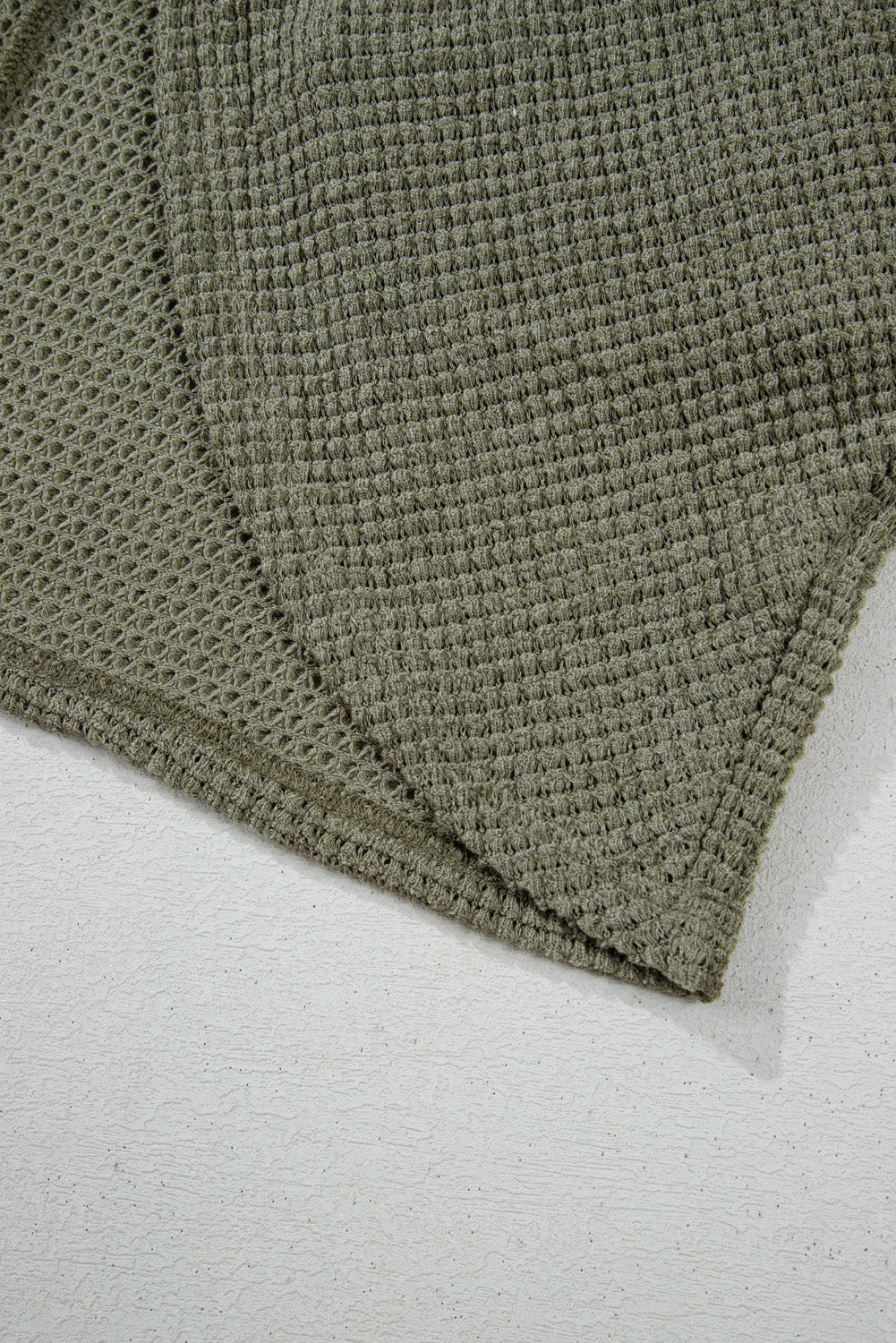 Cardigan grande taille en tricot gaufré a épaules tombantes ouvert sur le devant avec poche