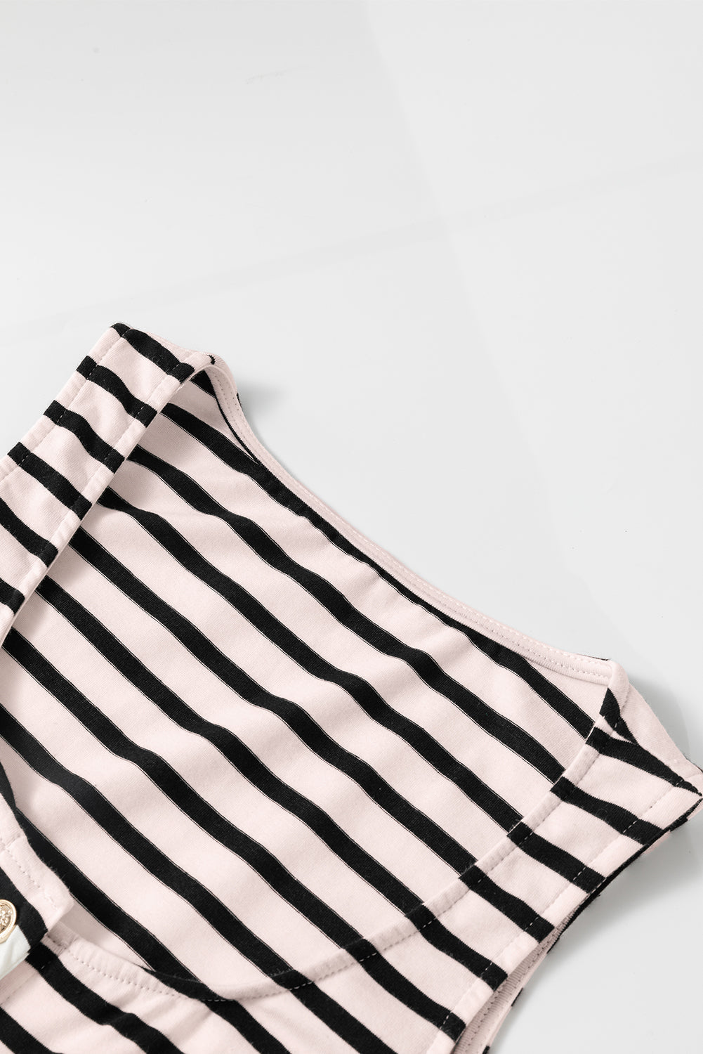 Robe longue boutonnée sans manches à imprimé rayé blanc