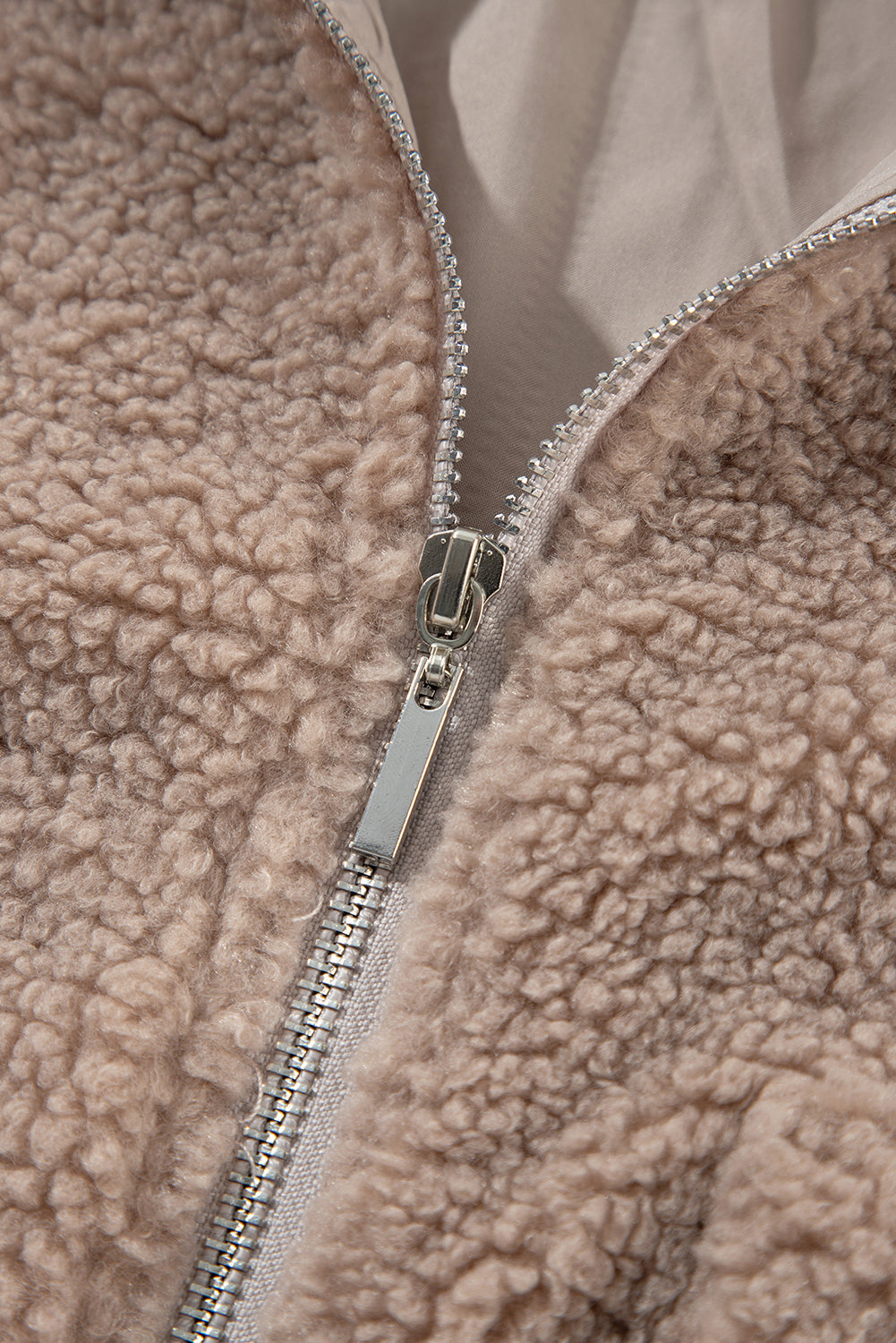 Veste pelucheuse d'hiver avec poches zippées