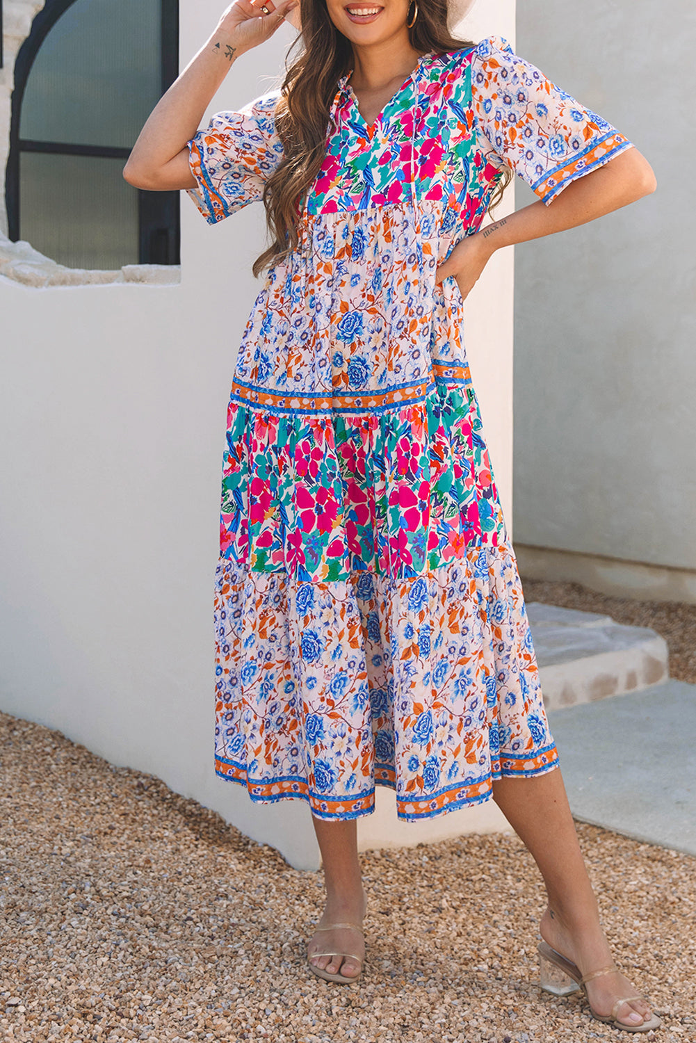 Robe à manches courtes et col fendu avec imprimé floral mixte