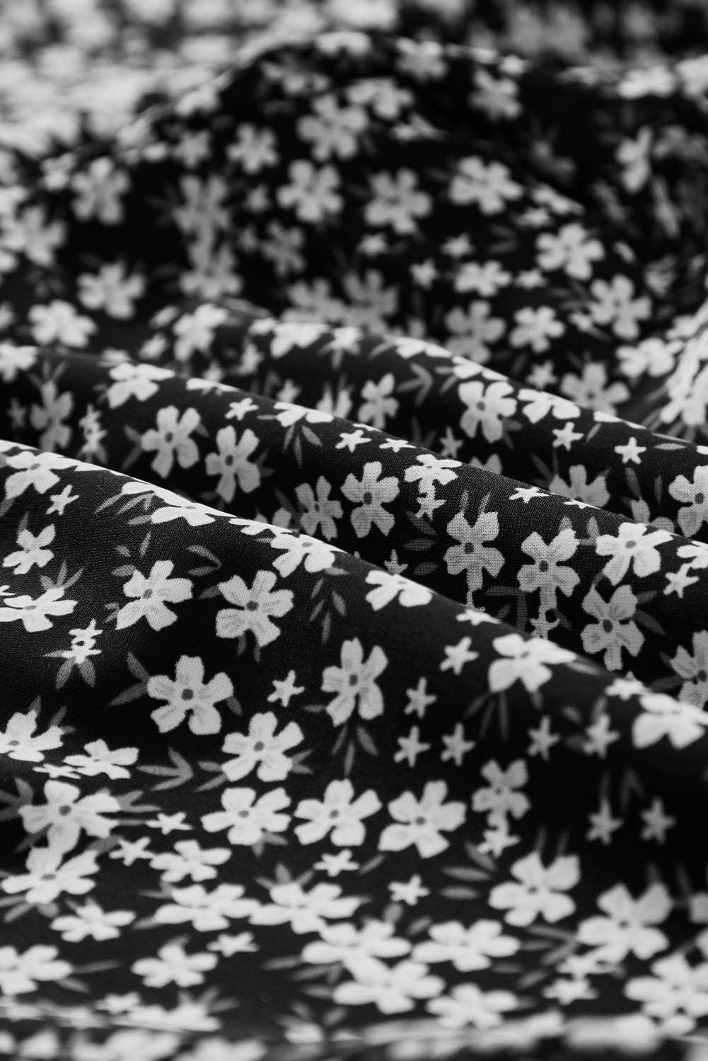 Combinaison florale à fines bretelles et corsage smocké