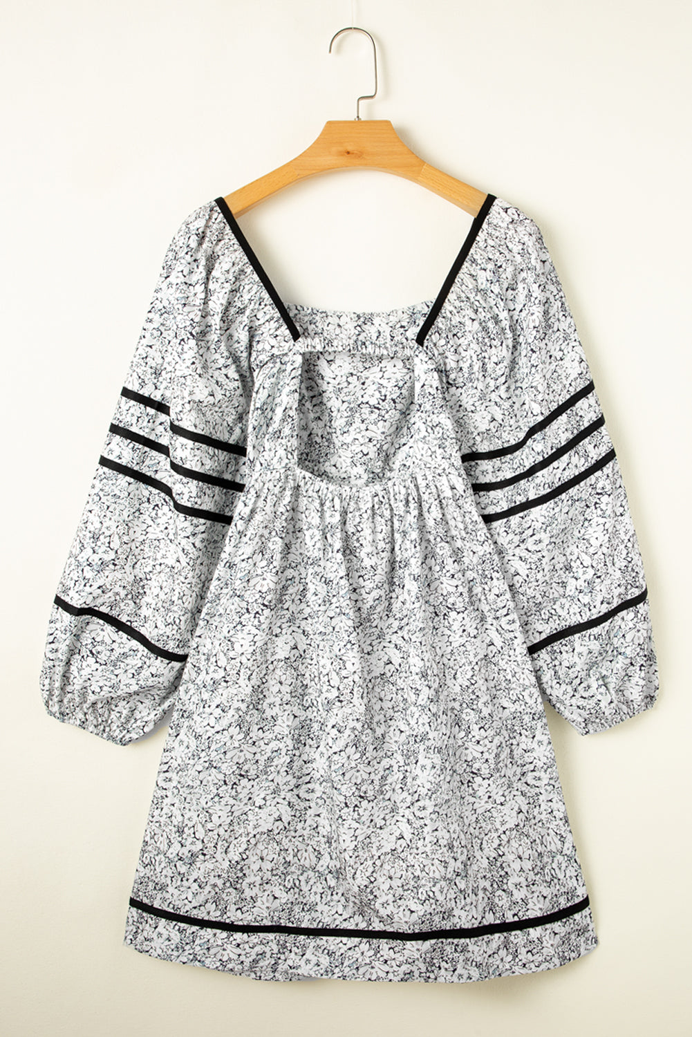 Mini-robe a imprimé floral, dos ouvert, manches ballon, col carré