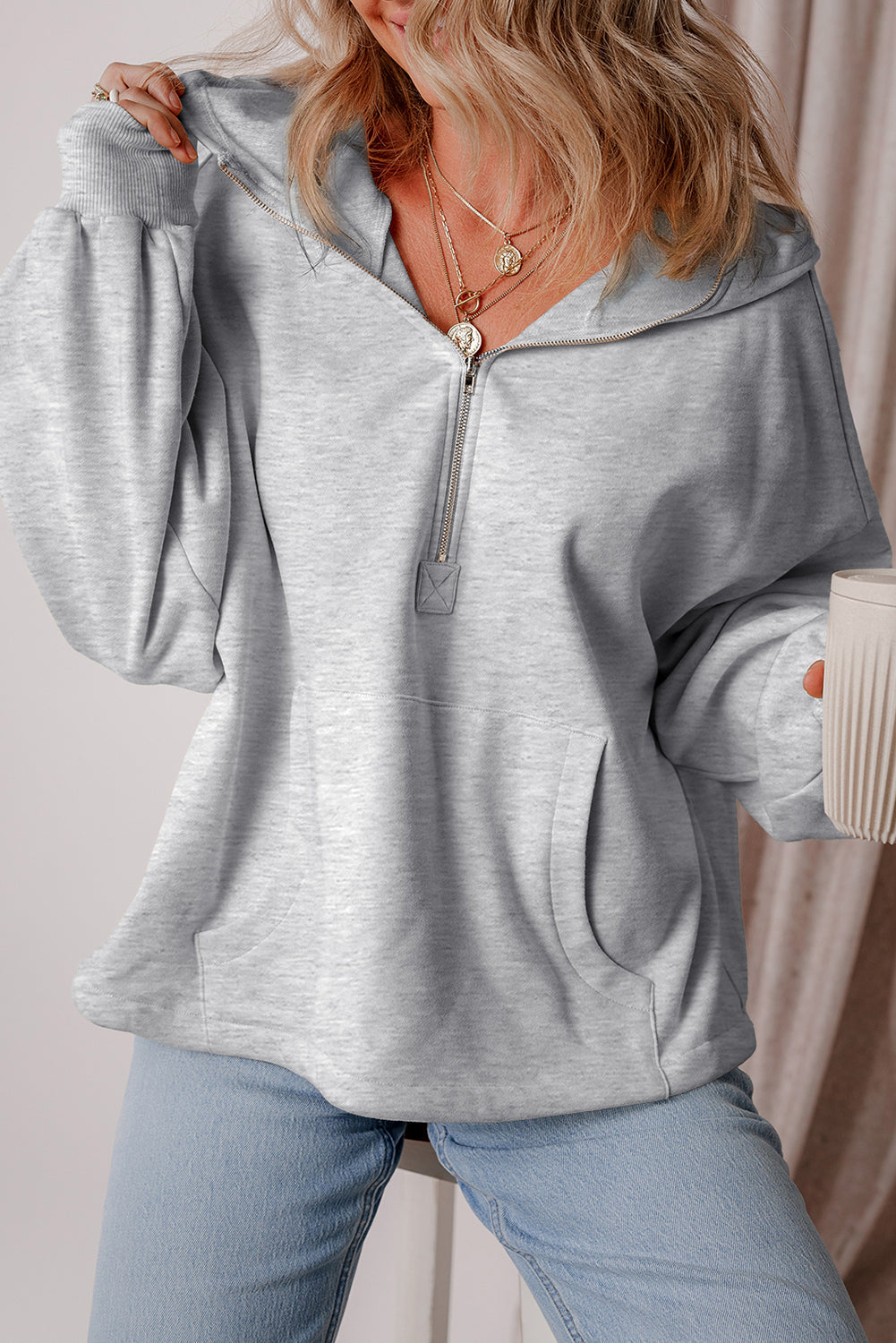 Sweat a capuche ample avec demi-fermeture éclair et poches kangourou doublées en polaire