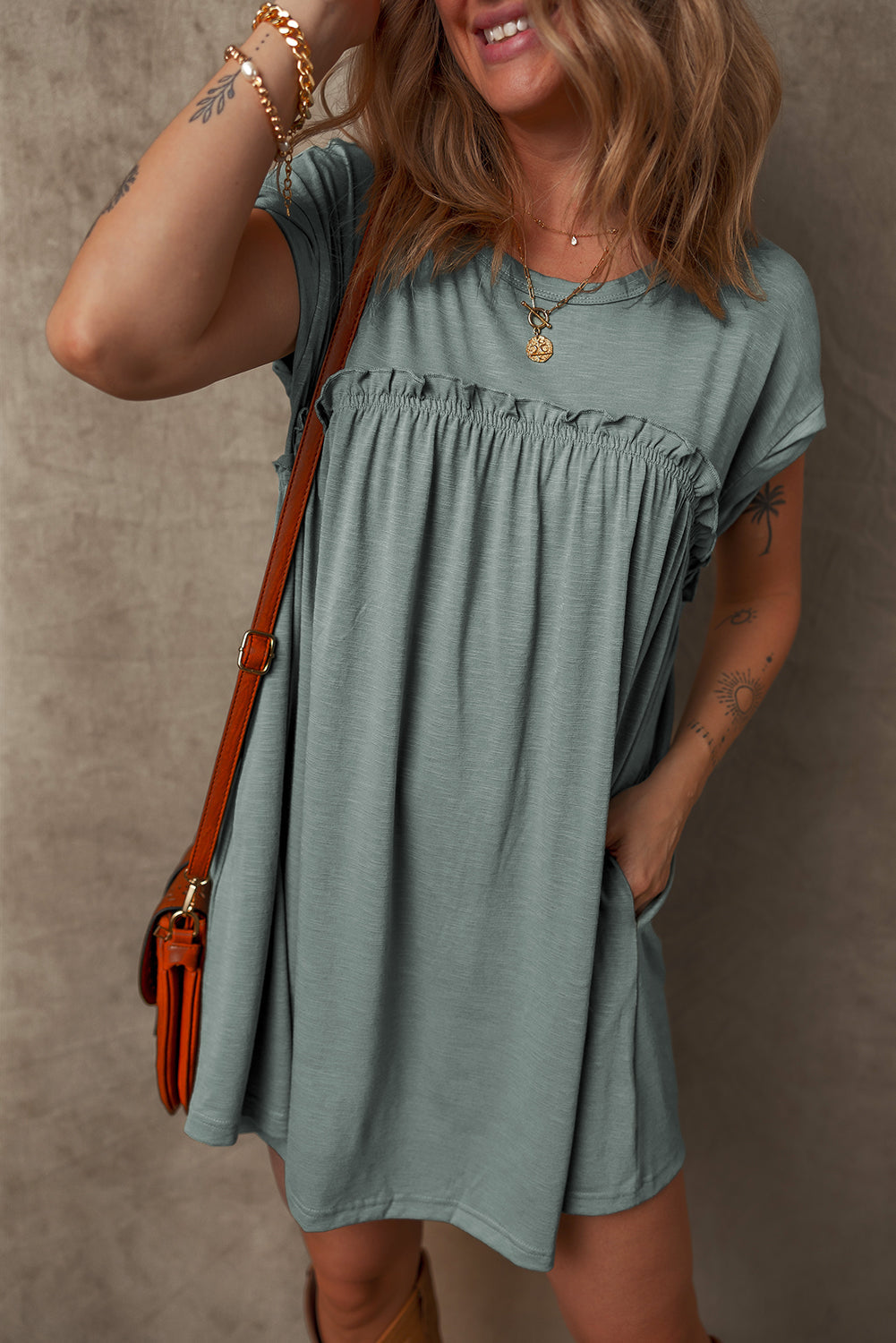 Robe t-shirt à col rond et coutures froncées