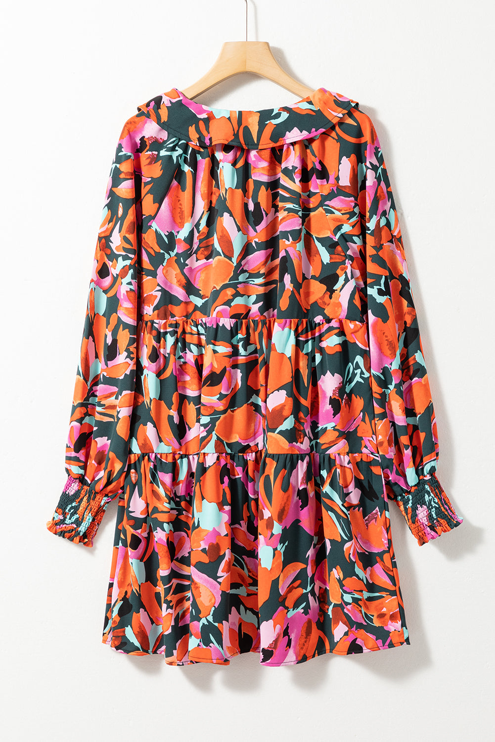 Mini-robe florale smockée a manches évêque et pompon