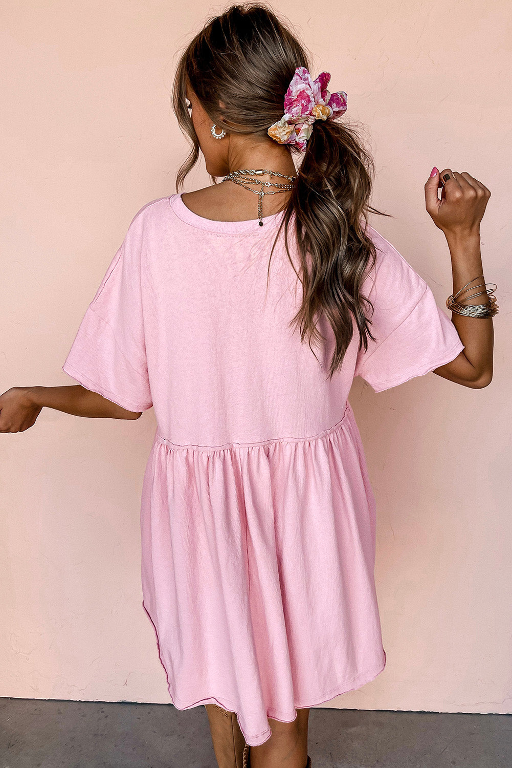 Robe babydoll unie à poches et bords bruts