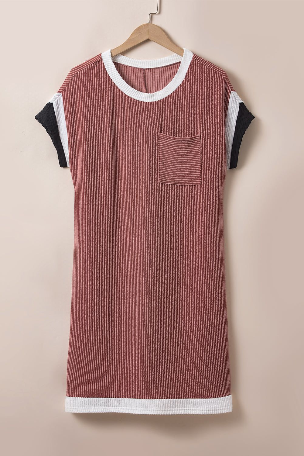 Robe t-shirt texturée avec poche plaquée et bords color block