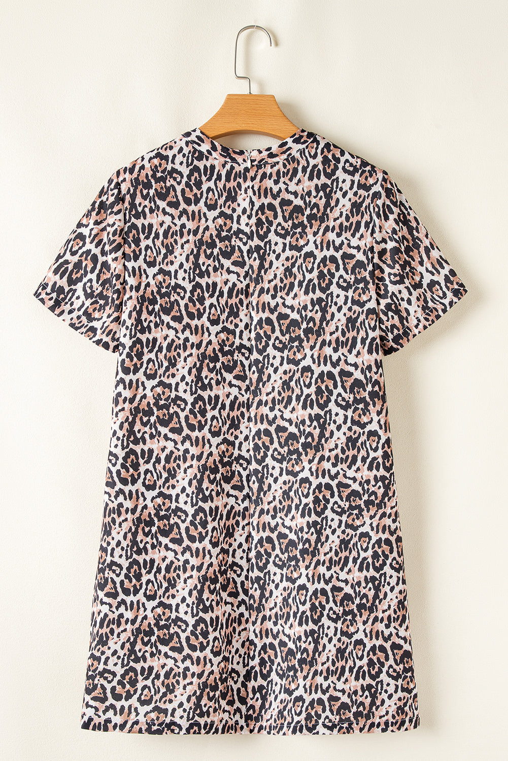 Robe t-shirt courte à col rond et imprimé léopard
