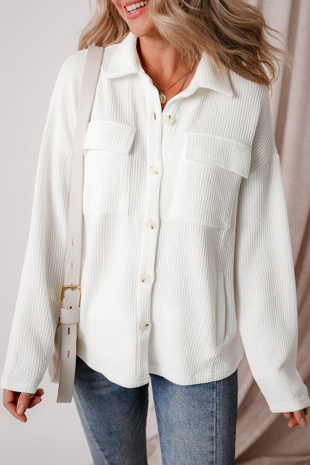 Veste a manches longues boutonnée en velours côtelé de couleur unie