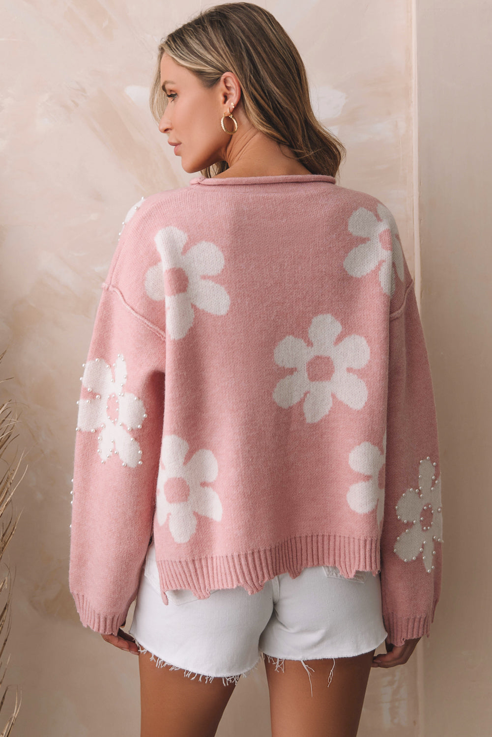 Pull à épaules tombantes et fleurs perlées