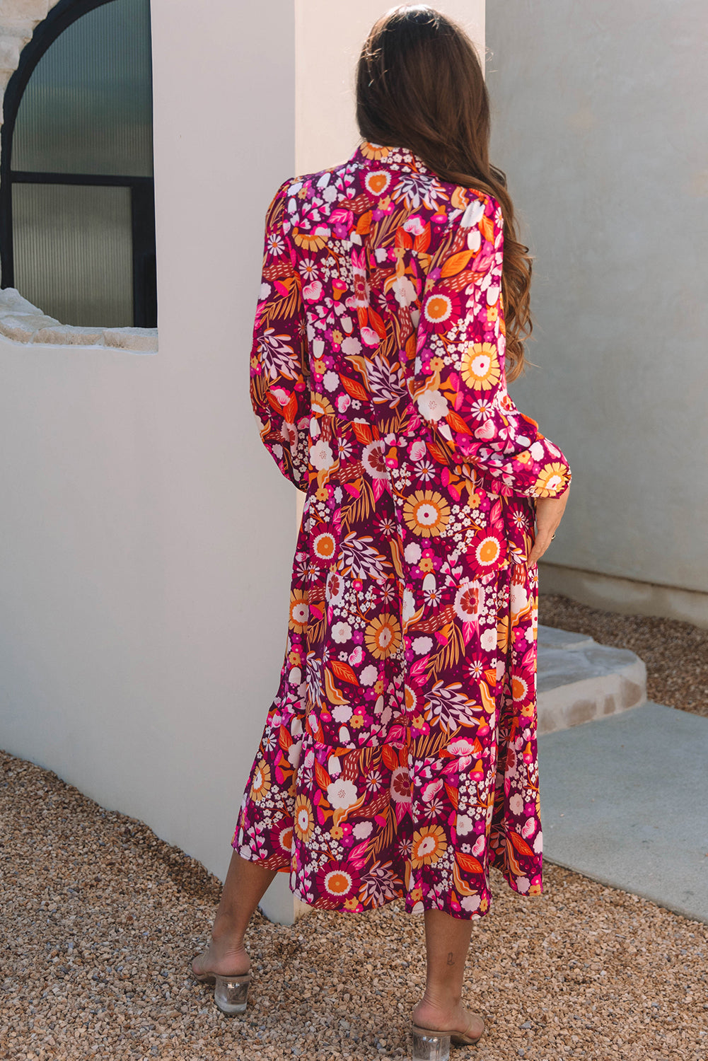 Robe longue fluide à col et volants